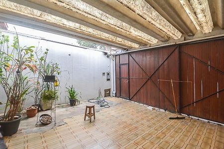 Casa à venda com 156m², 2 quartos e 3 vagas Casa à venda com 156m², 2 quartos e 3 vagasGaragem