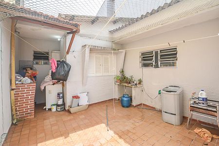 Casa à venda com 156m², 2 quartos e 3 vagas Casa à venda com 156m², 2 quartos e 3 vagasQuintal