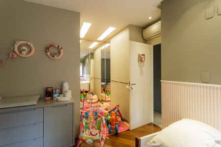 Apartamento à venda com 94m², 2 quartos e 2 vagasQuarto 2