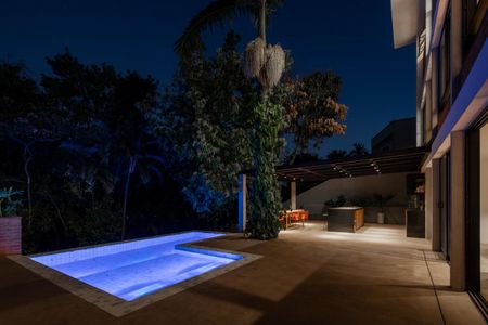 Casa à venda com 625m², 4 quartos e 4 vagas Casa à venda com 625m², 4 quartos e 4 vagasPiscina