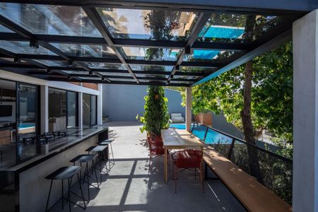 Casa à venda com 625m², 4 quartos e 4 vagas Casa à venda com 625m², 4 quartos e 4 vagasQuintal