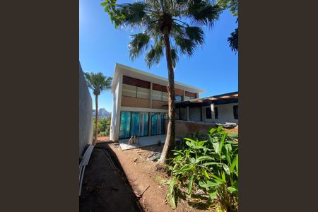 Casa à venda com 625m², 4 quartos e 4 vagas Casa à venda com 625m², 4 quartos e 4 vagasJardim