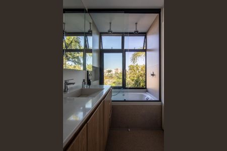 Casa à venda com 625m², 4 quartos e 4 vagas Casa à venda com 625m², 4 quartos e 4 vagasBanheiro