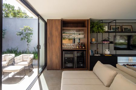 Casa à venda com 625m², 4 quartos e 4 vagas Casa à venda com 625m², 4 quartos e 4 vagasSala