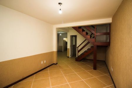 Casa de condomínio à venda com 162m², 3 quartos e 2 vagasSala