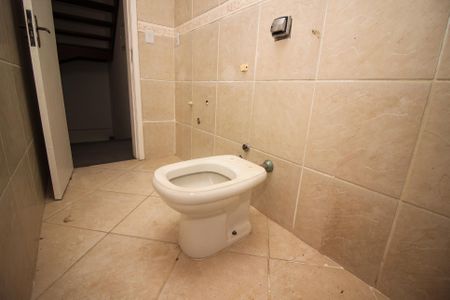 Casa de condomínio à venda com 162m², 3 quartos e 2 vagasBanheiro Social