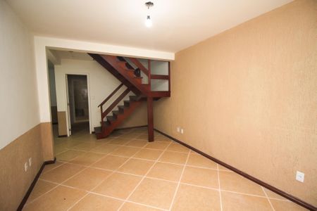 Sala de casa de condomínio à venda com 3 quartos, 162m² em Guarujá, Porto Alegre