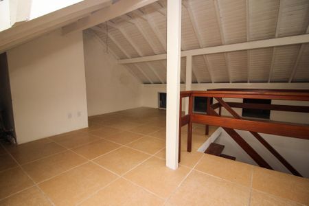 Casa de condomínio à venda com 162m², 3 quartos e 2 vagasSótão da casa