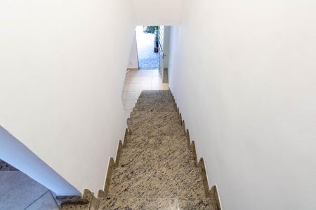 Casa para alugar com 90m², 2 quartos e 1 vagaEscada