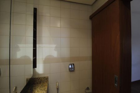 Apartamento à venda com 211m², 6 quartos e 3 vagasBanheiro da Suíte 2