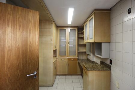 Apartamento à venda com 211m², 6 quartos e 3 vagasCozinha