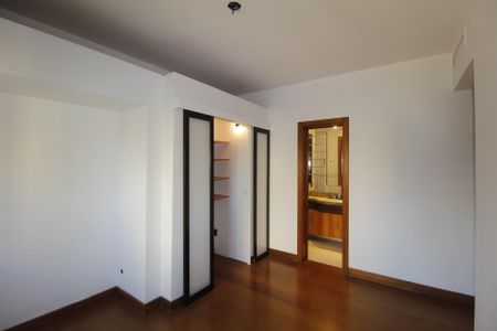 Apartamento à venda com 211m², 6 quartos e 3 vagasSuíte 2