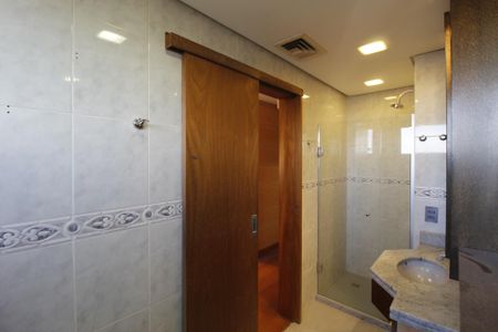 Apartamento à venda com 211m², 6 quartos e 3 vagasBanheiro da Suíte 1