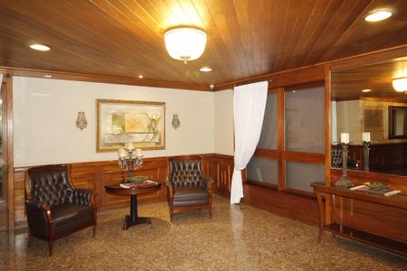 Apartamento à venda com 211m², 6 quartos e 3 vagasHall social