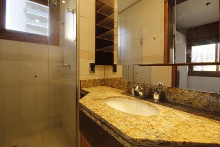 Apartamento à venda com 211m², 6 quartos e 3 vagasBanheiro da Suíte 2