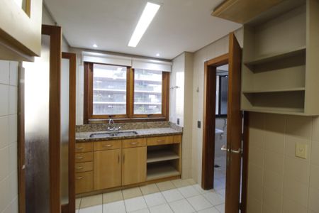 Apartamento à venda com 211m², 6 quartos e 3 vagasCozinha