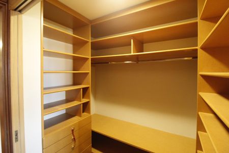 Apartamento à venda com 211m², 6 quartos e 3 vagasCloset da suíte 1