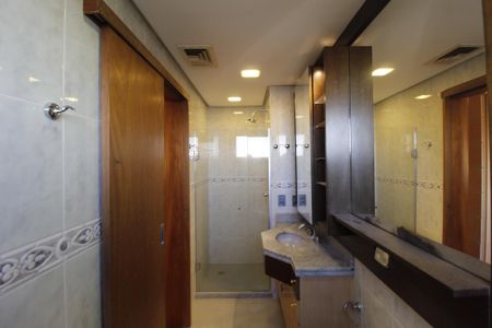 Apartamento à venda com 211m², 6 quartos e 3 vagasBanheiro da Suíte 1