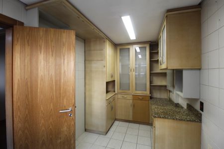 Apartamento à venda com 211m², 6 quartos e 3 vagasCozinha