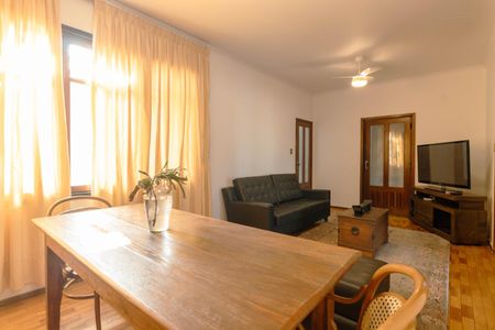 Sala 2 de casa para alugar com 3 quartos, 250m² em Vila Ipiranga, Porto Alegre