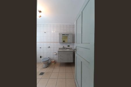 Casa à venda com 400m², 5 quartos e 3 vagasBanheiro Social da casa 1