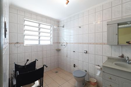 Casa à venda com 400m², 5 quartos e 3 vagasBanheiro Social da casa 1