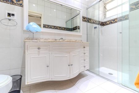 Apartamento para alugar com 265m², 3 quartos e 3 vagas Apartamento para alugar com 265m², 3 quartos e 3 vagasBanheiro da Suíte 2