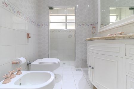 Apartamento para alugar com 265m², 3 quartos e 3 vagas Apartamento para alugar com 265m², 3 quartos e 3 vagasBanheiro da Suíte 3