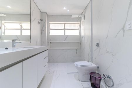 Apartamento para alugar com 265m², 3 quartos e 3 vagas Apartamento para alugar com 265m², 3 quartos e 3 vagasBanheiro da Suíte 1