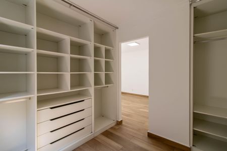 Apartamento à venda com 77m², 2 quartos e 2 vagasCloset