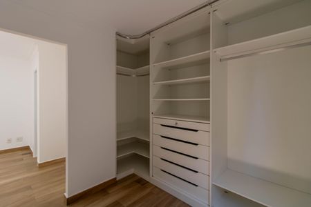 Apartamento à venda com 77m², 2 quartos e 2 vagasCloset