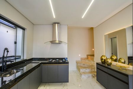 Casa à venda com 220m², 3 quartos e 6 vagasCozinha e Área de Serviço