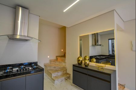 Casa à venda com 220m², 3 quartos e 6 vagasCozinha e Área de Serviço