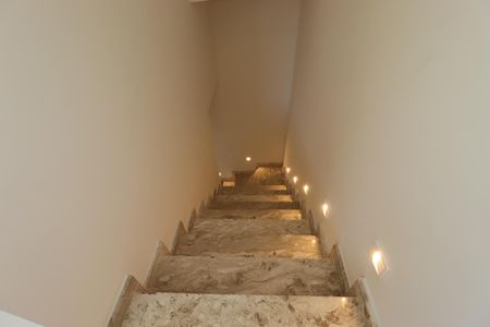 Casa à venda com 150m², 3 quartos e 4 vagasEscada