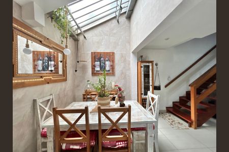 Casa à venda com 150m², 4 quartos e 2 vagasSala