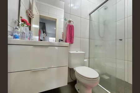 Casa à venda com 150m², 4 quartos e 2 vagasBanheiro da Suíte