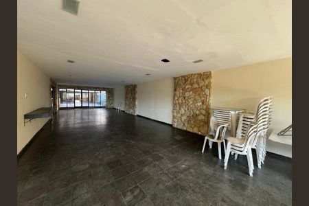 Apartamento à venda com 70m², 2 quartos e sem vagasalão de festas