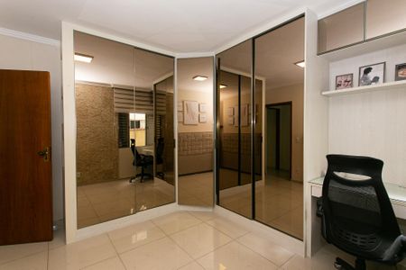 Casa à venda com 165m², 4 quartos e 2 vagasCasa 2 - Suíte