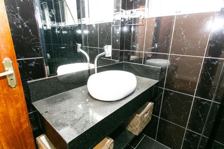 Casa à venda com 165m², 4 quartos e 2 vagasCasa 1 - Banheiro