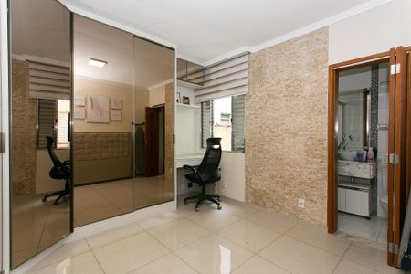 Casa à venda com 165m², 4 quartos e 2 vagasCasa 2 - Suíte
