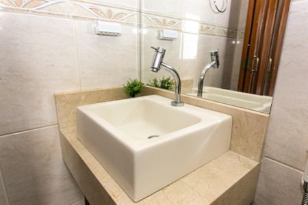 Casa à venda com 165m², 4 quartos e 2 vagasCasa 1 - Banheiro da Suíte