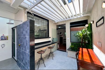 Apartamento para alugar com 65m², 2 quartos e sem vagaÁrea externa