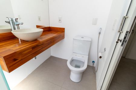 Apartamento à venda com 70m², 2 quartos e 1 vaga Apartamento à venda com 70m², 2 quartos e 1 vagaBanheiro da Suíte