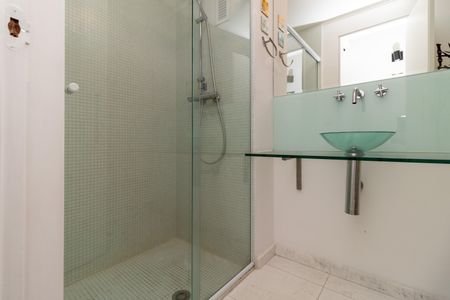 Apartamento à venda com 70m², 2 quartos e 1 vaga Apartamento à venda com 70m², 2 quartos e 1 vagaBanheiro