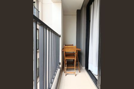 Varanda de kitnet/studio para alugar com 1 quarto, 25m² em Pinheiros, São Paulo