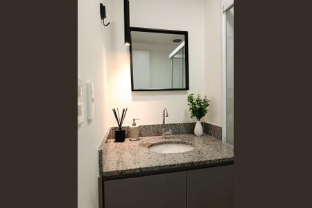 Banheiro de kitnet/studio para alugar com 1 quarto, 25m² em Pinheiros, São Paulo
