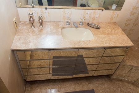 Casa à venda com 452m², 6 quartos e 5 vagasBanheiro da Suíte master