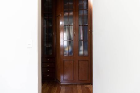 Casa de condomínio à venda com 102m², 3 quartos e 2 vagas Casa de condomínio à venda com 102m², 3 quartos e 2 vagasCloset da Suíte