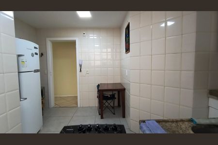 Apartamento para alugar com 111m², 3 quartos e 2 vagas Apartamento para alugar com 111m², 3 quartos e 2 vagasCozinha e Área de Serviço