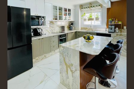 Casa à venda com 122m², 3 quartos e 2 vagasCozinha